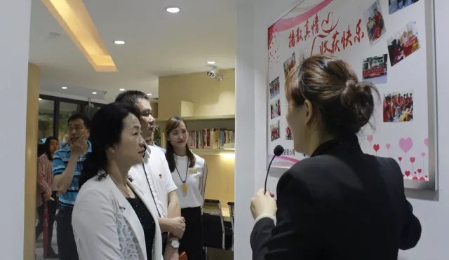 廣州市(shì)白(bái)雲區(qū)多(duō)名領導攜百名養老(lǎo)工(gōng)作(zuò)者，考察調研好(hǎo)孝心社區(qū)居家(jiā)養老(lǎo)創新養老(lǎo)模式