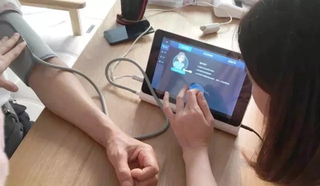 廣州市(shì)白(bái)雲區(qū)多(duō)名領導攜百名養老(lǎo)工(gōng)作(zuò)者，考察調研好(hǎo)孝心社區(qū)居家(jiā)養老(lǎo)創新養老(lǎo)模式