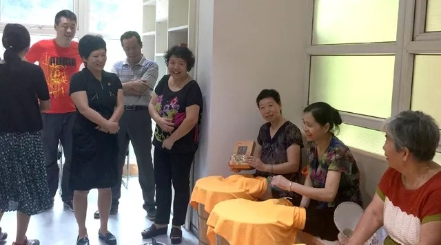 廣州白(bái)雲區(qū)領導大(dà)贊好(hǎo)孝心黃(huáng)石居家(jiā)養老(lǎo)服務示範點！