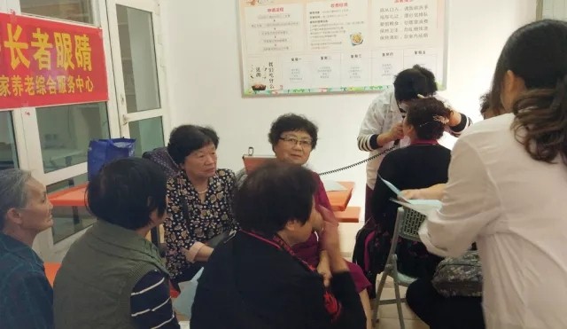 “呵護長(cháng)者眼睛”好(hǎo)孝心攜手眼科(kē)醫(yī)院，展開(kāi)大(dà)型白(bái)內(nèi)障社區(qū)義診活動