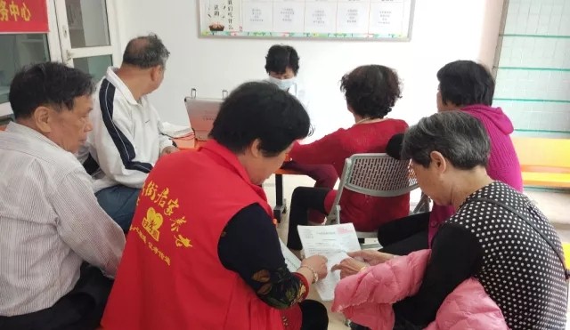“呵護長(cháng)者眼睛”好(hǎo)孝心攜手眼科(kē)醫(yī)院，展開(kāi)大(dà)型白(bái)內(nèi)障社區(qū)義診活動