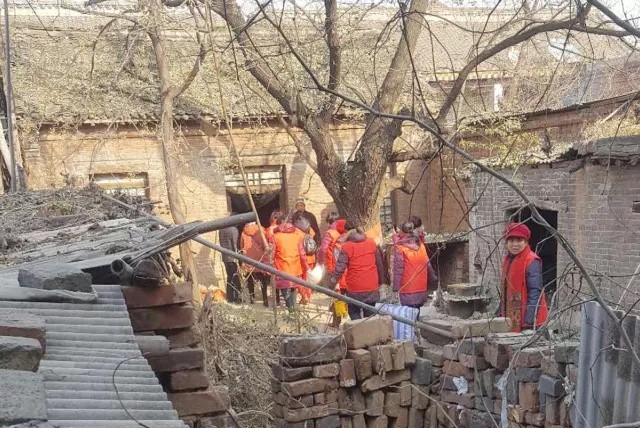 “老(lǎo)有(yǒu)所衣,傳遞孝心”好(hǎo)孝心人(rén)為(wèi)山(shān)區(qū)獨居老(lǎo)人(rén)盡孝,贈送大(dà)衣過暖冬! “老(lǎo)有(yǒu)所衣,傳遞孝心”好(hǎo)孝心人(rén)為(wèi)山(shān)區(qū)獨居老(lǎo)人(rén)盡孝,贈送大(dà)衣過暖冬!