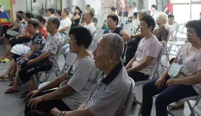 “科(kē)學養生(shēng)，活出精彩”健康講座進社區(qū)，溫情關愛(ài)老(lǎo)年(nián)人(rén)