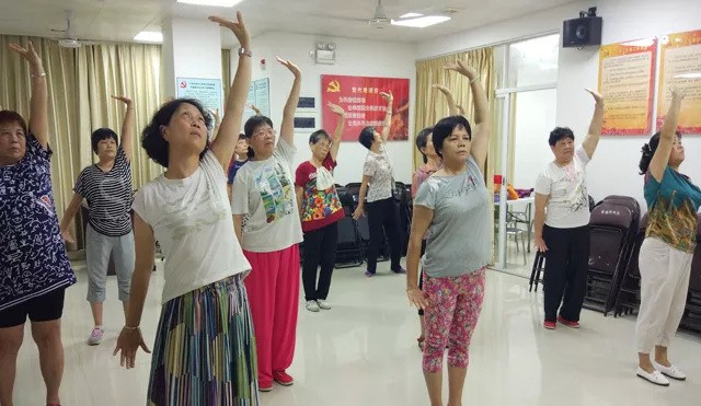 全民(mín)養生(shēng)丨元邦社區(qū)開(kāi)展八段錦教學，将健康送到(dào)老(lǎo)年(nián)人(rén)身(shēn)邊！