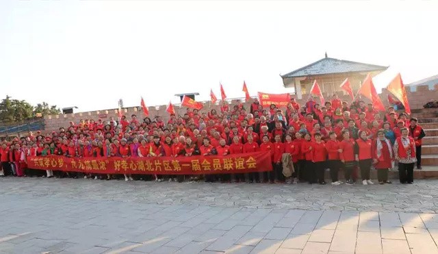 泡溫泉、篝火(huǒ)晚會(huì)、愛(ài)心健步行(xíng)，這(zhè)才是(shì)重陽敬老(lǎo)節的(de)正确打開(kāi)方式