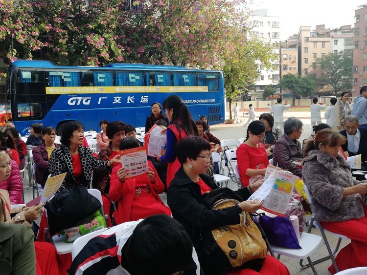 “退休不(bù)褪色，永遠(yuǎn)跟黨走之我們開(kāi)飯了(le)”宣傳活動