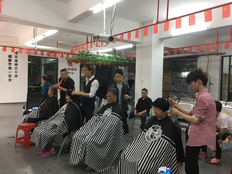 【黃(huáng)石街(jiē)】黨建引領，愛(ài)心服務紮根社區(qū)——愛(ài)心義剪進社區(qū)