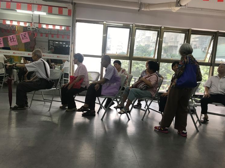 【黃(huáng)石街(jiē)】“眼睛健康從(cóng)我做(zuò)起”白(bái)內(nèi)障義診進社區(qū)活動