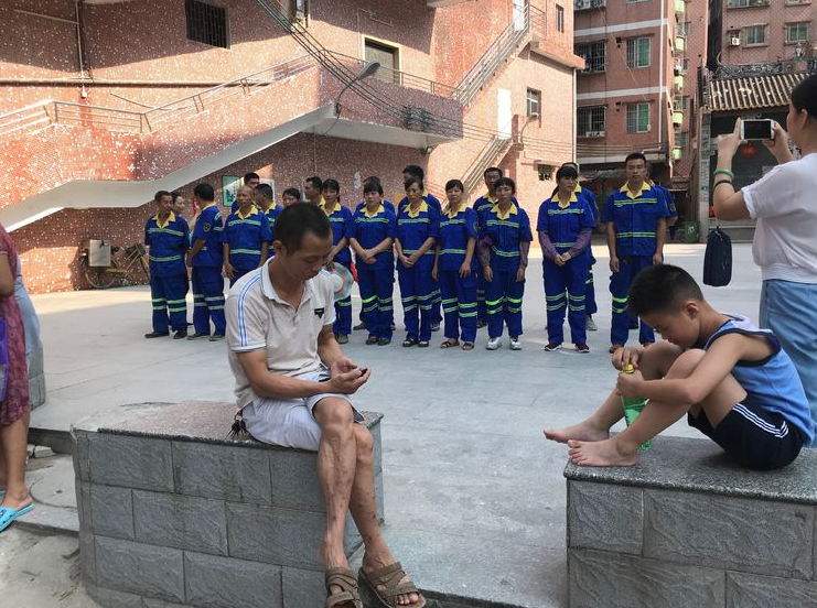 【黃(huáng)石街(jiē)】“參與垃圾分(fēn)類，争做(zuò)文(wén)明(míng)市(shì)民(mín)”活動