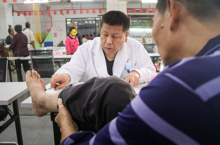 【黃(huáng)石街(jiē)】“不(bù)忘初心 牢記使命 ”大(dà)型義診活動