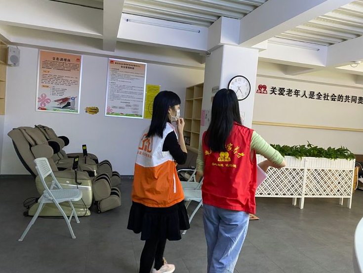 【黃(huáng)石居養】區(qū)平台工(gōng)作(zuò)人(rén)員(yuán)莅臨黃(huáng)石街(jiē)社區(qū)居家(jiā)養老(lǎo)綜合服務中心巡查工(gōng)作(zuò)