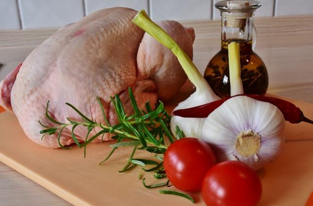 高(gāo)血脂患者在平時(shí)生(shēng)活中可(kě)以吃(chī)哪些(xiē)肉類？