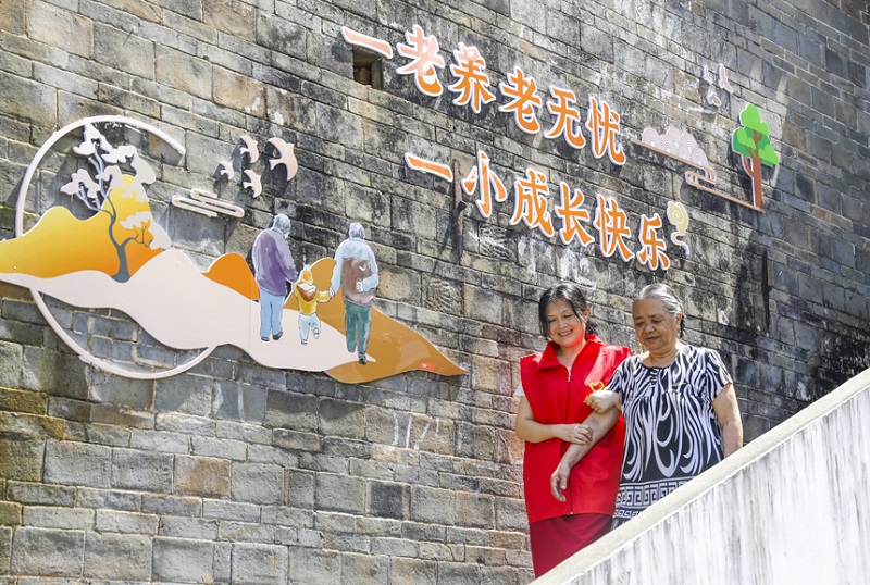 江西(xī)南(nán)豐：托起“一(yī)老(lǎo)一(yī)小(xiǎo)”幸福生(shēng)活